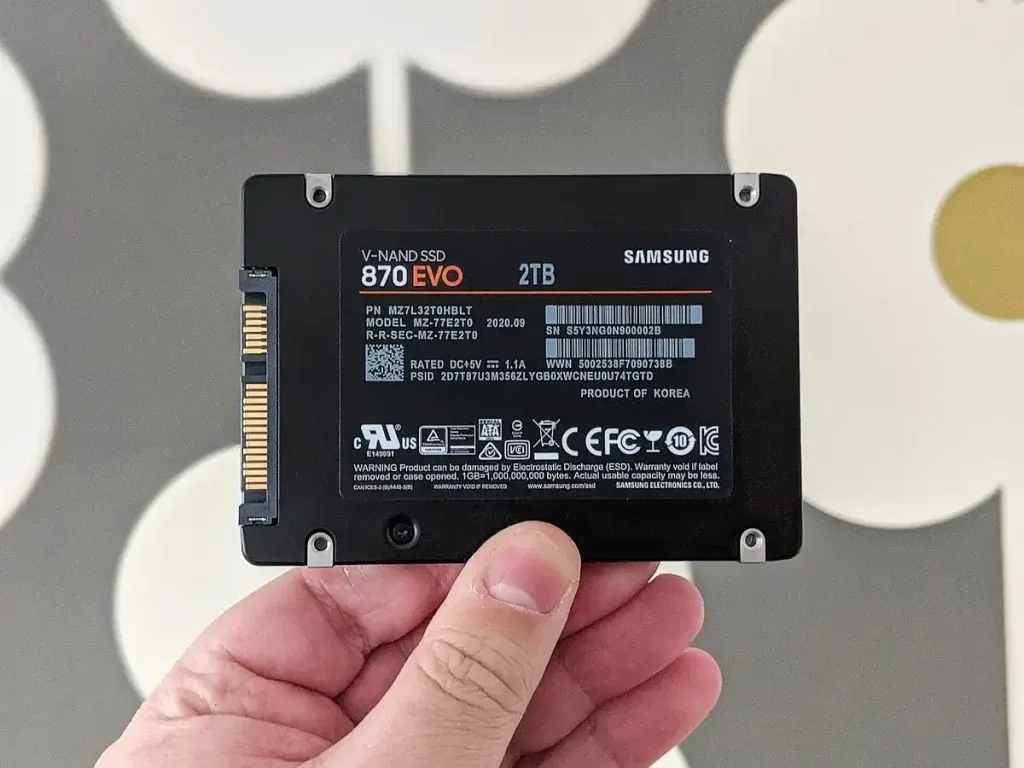 نمونه SSD SATA ۲.۵ اینچی نمونه SSD SATA ۲.۵ اینچی
